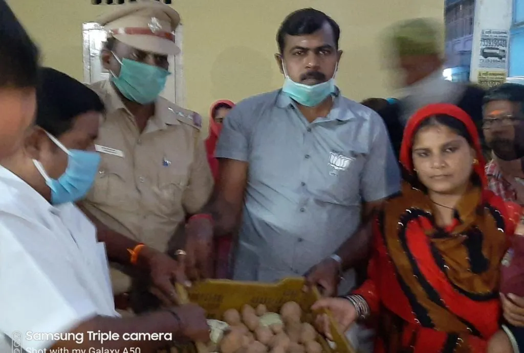  Only hitting ... knows how to turn off ..? nellai cops to restore humanity ... !!!